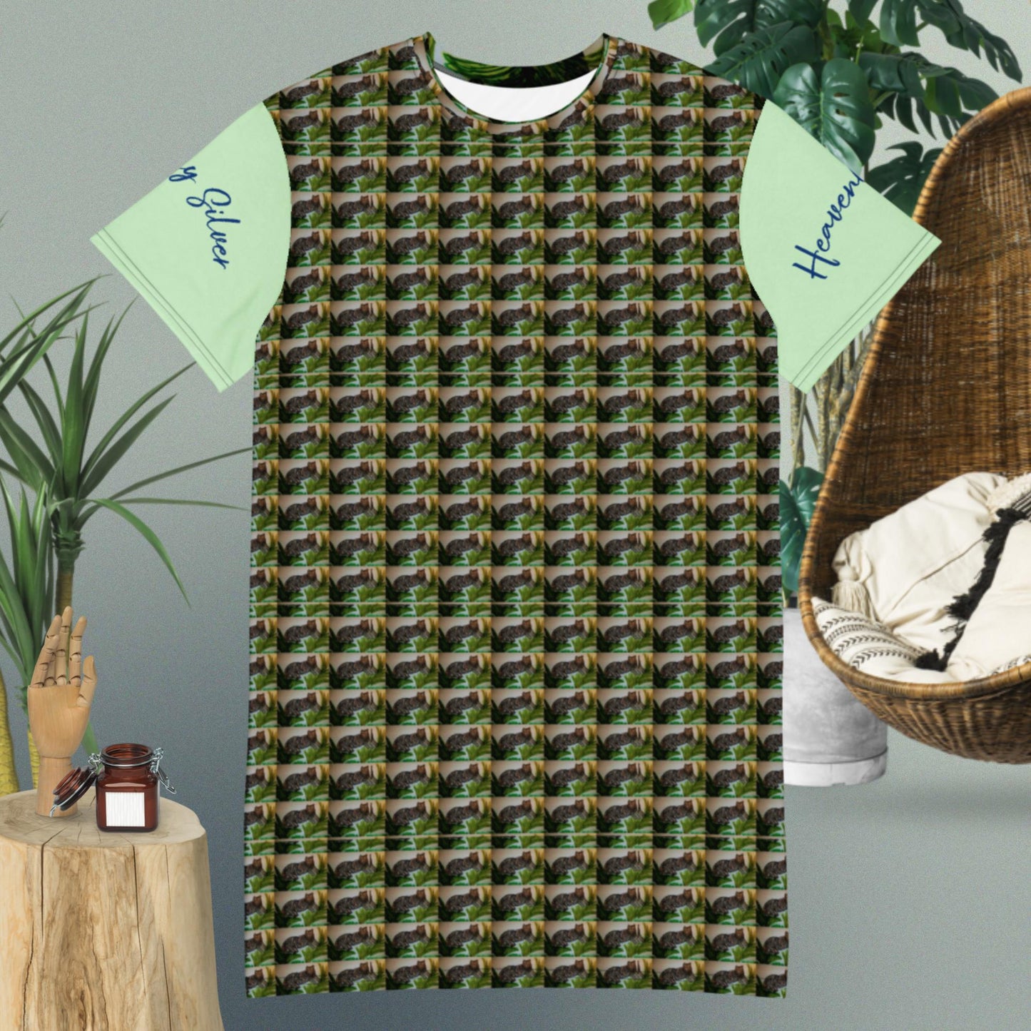 Enjoy your leisure time in amazing tiger prints T-shirt dress. Spent your time in comfort while express your love for nature